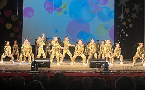 «Подпевал весь зал». В Барановичах прошел юбилейный концерт народного хора ветеранов «Сединка» «Подпевал весь зал». В Барановичах прошел юбилейный концерт народного хора ветеранов «Сединка»