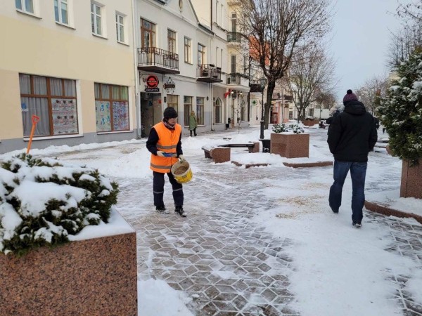 Предприятия помогают коммунальщикам Бреста в уборке снега Предприятия помогают коммунальщикам Бреста в уборке снега