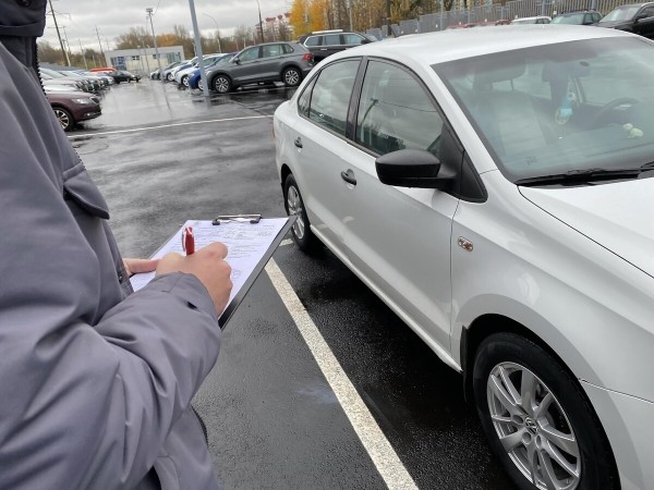 «Приклеили $1 000 за уборку салона!» Белорус отдал Chevrolet в автохаус и очень удивился методам реализации