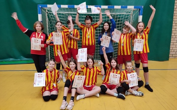 С подавляющим преимуществом команда барановичских гандболисток обыграла соперников С подавляющим преимуществом команда барановичских гандболисток обыграла соперников