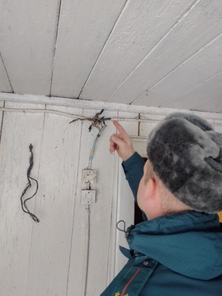 Состояние отопительных печей, электропроводки, наличие автономных пожарных извещателей проверяют барановичские спасатели Состояние отопительных печей, электропроводки, наличие автономных пожарных извещателей проверяют барановичские спасатели