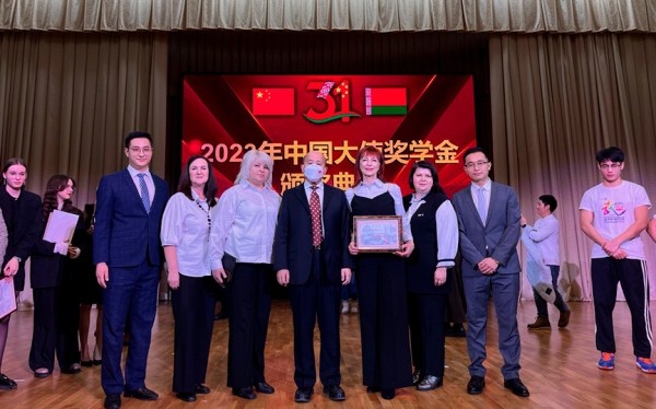 СШ № 7 Барановичей стала обладателем Премии Чрезвычайного и Полномочного Посла Китайской Народной Республики в Республике Беларусь СШ № 7 Барановичей стала обладателем Премии Чрезвычайного и Полномочного Посла Китайской Народной Республики в Республике Беларусь