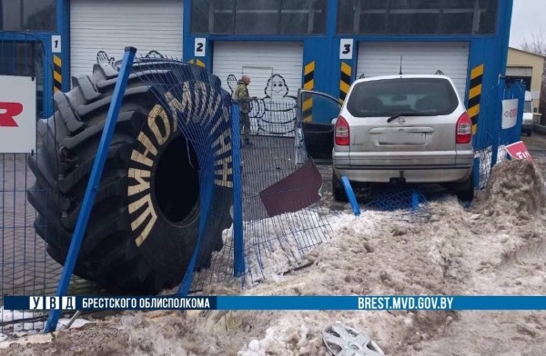 Стали известны подробности ДТП на ул. Коммерческой в Бресте Стали известны подробности ДТП на ул. Коммерческой в Бресте