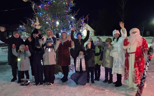 В Барановичском районе зажглись новогодние огни и открылась библиотека Дедушки Мороза В Барановичском районе зажглись новогодние огни и открылась библиотека Дедушки Мороза