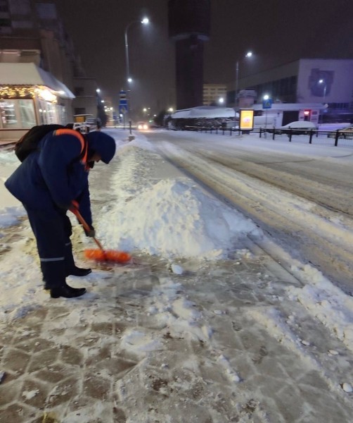 В Бресте ведется уборка снега