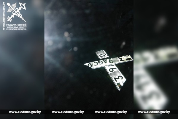 В Литве меняли VIN, а в Беларуси искали тех, кто перевезет машины через границу. Раскрыта преступная схема ввоза авто В Литве меняли VIN, а в Беларуси искали тех, кто перевезет машины через границу. Раскрыта преступная схема ввоза авто