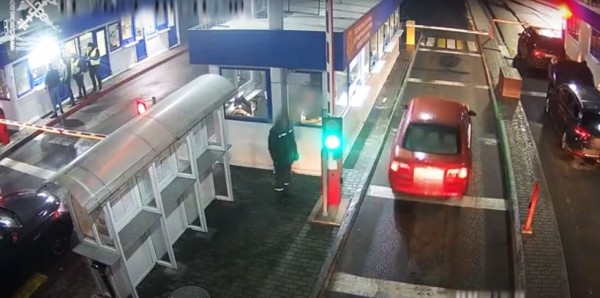 В Литве меняли VIN, а в Беларуси искали тех, кто перевезет машины через границу. Раскрыта преступная схема ввоза авто В Литве меняли VIN, а в Беларуси искали тех, кто перевезет машины через границу. Раскрыта преступная схема ввоза авто