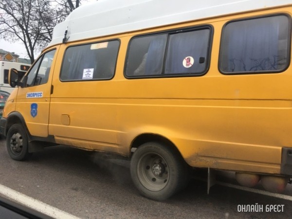 Водитель маршрутки пересчитал выручку и обнаружил фальшивку. Виновного нашли и наказали Водитель маршрутки пересчитал выручку и обнаружил фальшивку. Виновного нашли и наказали