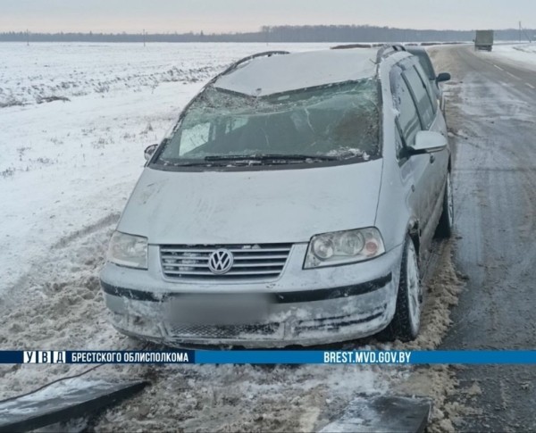 Volkswagen перевернулся в Ивацевичском районе. Подробности ДТП Volkswagen перевернулся в Ивацевичском районе. Подробности ДТП