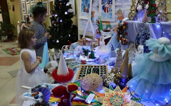 Выставка «Творческая мастерская Дедушки Мороза» открылась в Барановичском районе Выставка «Творческая мастерская Дедушки Мороза» открылась в Барановичском районе