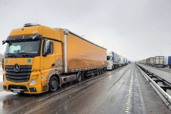 4 часа на фуру: как на границе ищут дроны в посылках