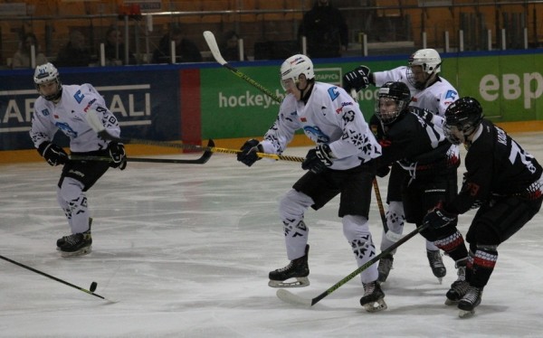 «Авиатор» разделил очки с трудным соперником