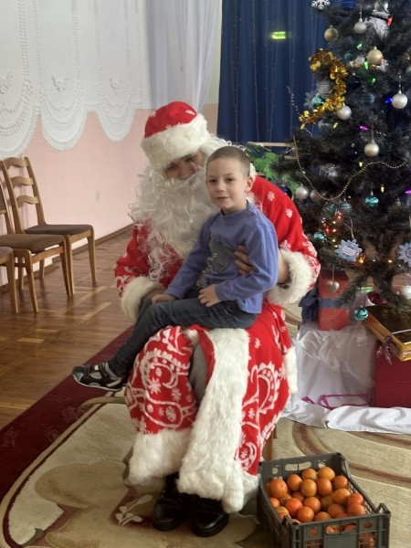 Барановичские автоагрегатовцы дарят подарки и отличное настроение Барановичские автоагрегатовцы дарят подарки и отличное настроение