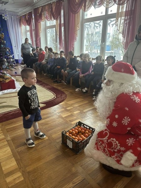 Барановичские автоагрегатовцы дарят подарки и отличное настроение Барановичские автоагрегатовцы дарят подарки и отличное настроение