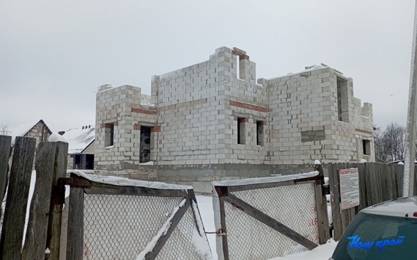 Большое здание строится в центре Барановичей Большое здание строится в центре Барановичей