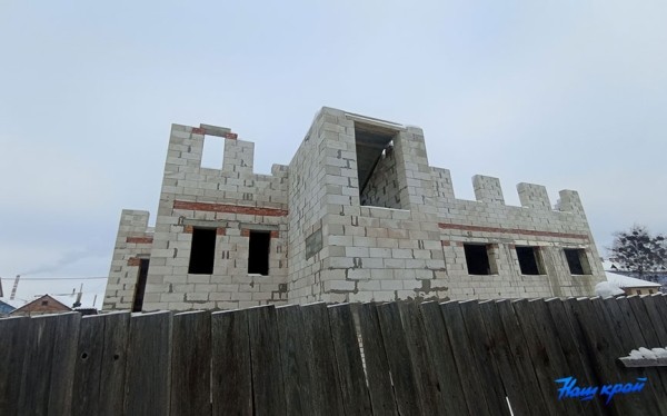 Большое здание строится в центре Барановичей Большое здание строится в центре Барановичей