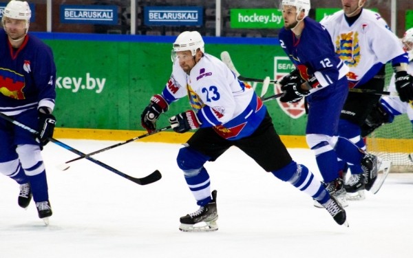 Бывшие хоккеисты «Авиатора» встретились на ледовой арене Барановичей