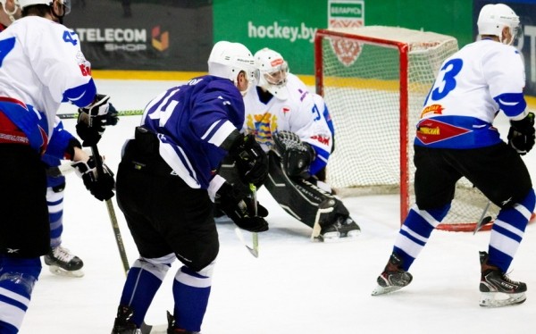 Бывшие хоккеисты «Авиатора» встретились на ледовой арене Барановичей