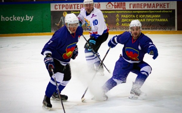 Бывшие хоккеисты «Авиатора» встретились на ледовой арене Барановичей