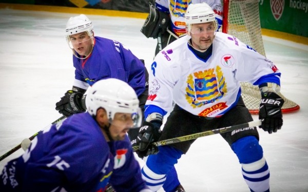 Бывшие хоккеисты «Авиатора» встретились на ледовой арене Барановичей