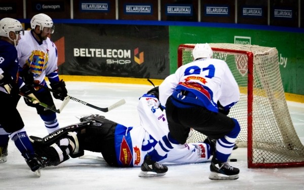 Бывшие хоккеисты «Авиатора» встретились на ледовой арене Барановичей