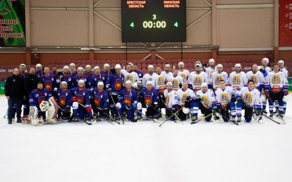 Бывшие хоккеисты «Авиатора» встретились на ледовой арене Барановичей