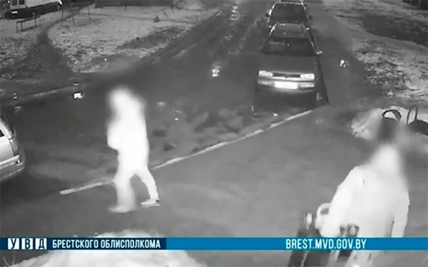 Детские санки украл мужчина в Барановичах. Его задержали