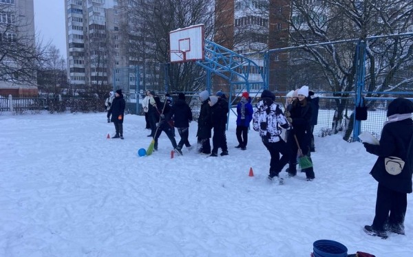 Фоторепортаж.  Зимние дворовые забавы в учреждениях образования Барановичей собрали сотни счастливых и радостных ребят
