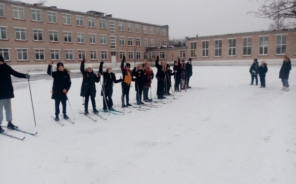 Фоторепортаж.  Зимние дворовые забавы в учреждениях образования Барановичей собрали сотни счастливых и радостных ребят