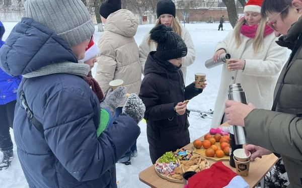 Фоторепортаж.  Зимние дворовые забавы в учреждениях образования Барановичей собрали сотни счастливых и радостных ребят