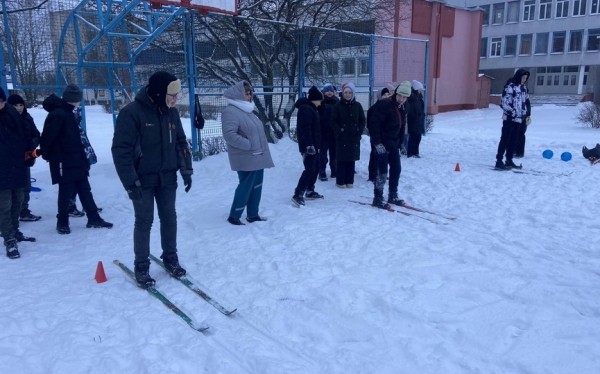 Фоторепортаж.  Зимние дворовые забавы в учреждениях образования Барановичей собрали сотни счастливых и радостных ребят