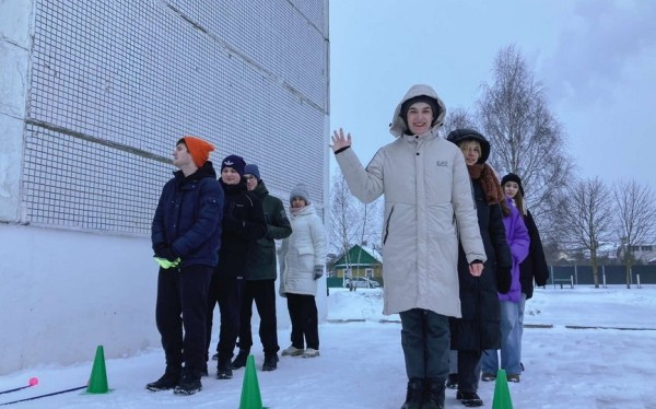 Фоторепортаж.  Зимние дворовые забавы в учреждениях образования Барановичей собрали сотни счастливых и радостных ребят