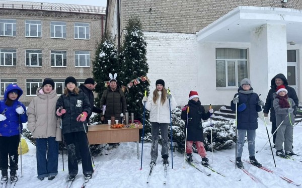 Фоторепортаж.  Зимние дворовые забавы в учреждениях образования Барановичей собрали сотни счастливых и радостных ребят