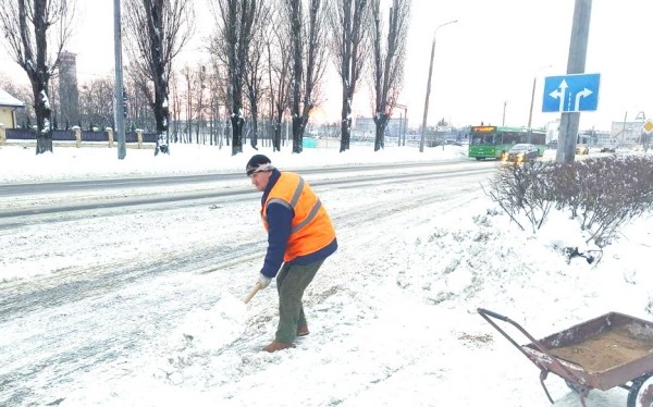 Испытание снегом в Барановичах продолжается