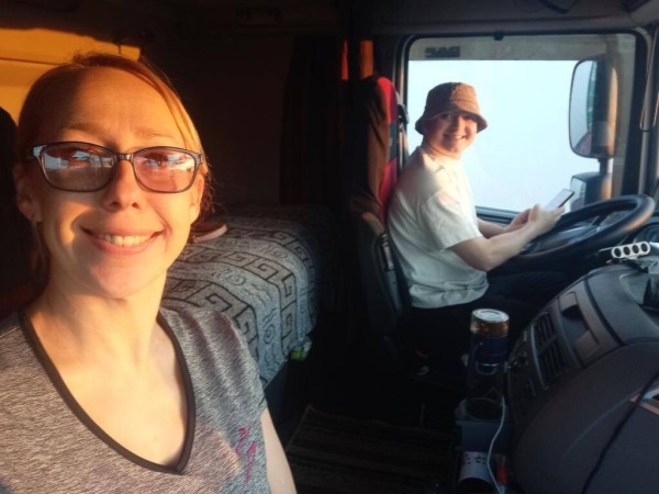 «Итальянцы подрезают, немцы — средний палец показывают». Женщина из Брестской области о работе дальнобойщицей «Итальянцы подрезают, немцы — средний палец показывают». Женщина из Брестской области о работе дальнобойщицей