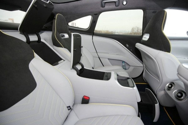 «Когда грянули морозы, заряда гарантированно хватало на 400 км». Белорус о владении роскошным «китайцем» Avatr 11 «Когда грянули морозы, заряда гарантированно хватало на 400 км». Белорус о владении роскошным «китайцем» Avatr 11