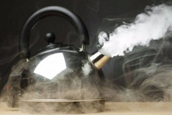 Можно или нельзя кипятить воду дважды? Спрашивает жительница Брестской области Можно или нельзя кипятить воду дважды? Спрашивает жительница Брестской области