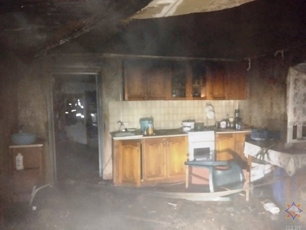 На пожаре в Барановичах мужчина спас соседку На пожаре в Барановичах мужчина спас соседку