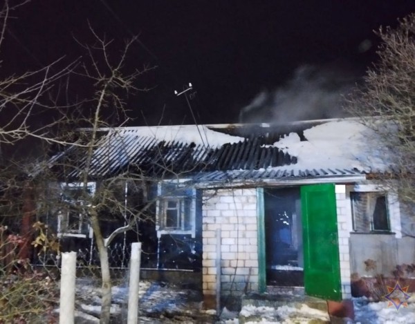 На пожаре в Барановичах мужчина спас соседку На пожаре в Барановичах мужчина спас соседку