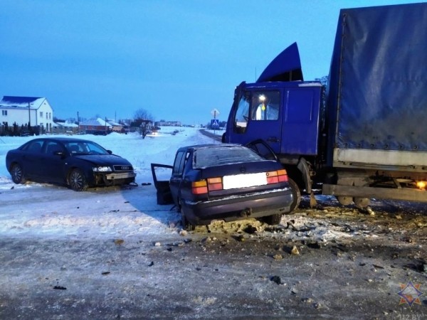 При ДТП в Пружанах работники МЧС спасли водителя легкового автомобиля При ДТП в Пружанах работники МЧС спасли водителя легкового автомобиля