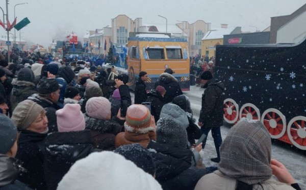 Стилизованный парад техники представили Барановичские и Брестские железнодорожники на «Берестейских санях» в Пинске Стилизованный парад техники представили Барановичские и Брестские железнодорожники на «Берестейских санях» в Пинске