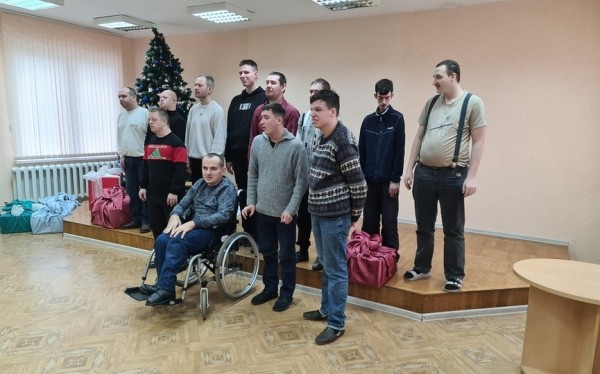 В Барановичах акция «Серебряные волонтеры – детям!» объединила поколения в добром деле В Барановичах акция «Серебряные волонтеры – детям!» объединила поколения в добром деле