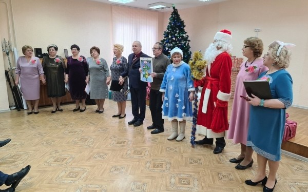 В Барановичах акция «Серебряные волонтеры – детям!» объединила поколения в добром деле В Барановичах акция «Серебряные волонтеры – детям!» объединила поколения в добром деле