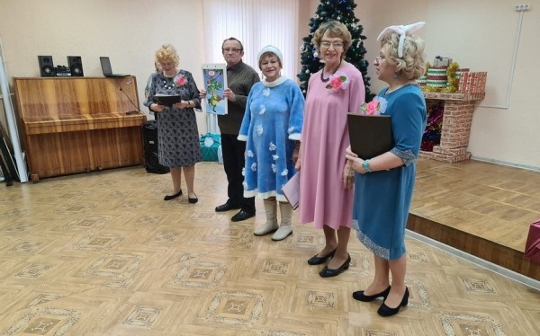 В Барановичах акция «Серебряные волонтеры – детям!» объединила поколения в добром деле В Барановичах акция «Серебряные волонтеры – детям!» объединила поколения в добром деле