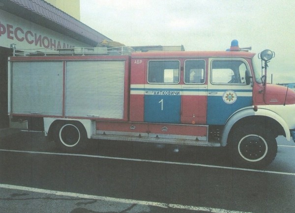 В Гомеле продают раритетный пожарный Mercedes. Сколько просят за 50-летнюю машину?