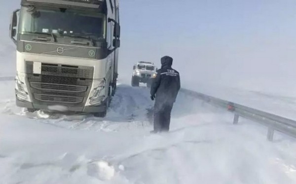 В Казахстане из снежного заноса спасли 15 граждан Беларуси