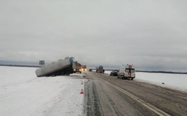 В Кобринском районе столкнулись грузовик и легковушка: погибла женщина