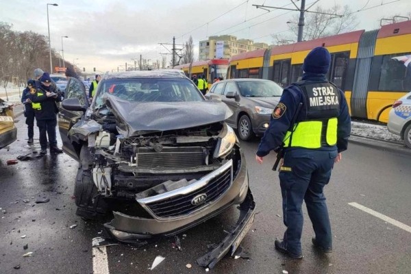 В Варшаве белорус попал в ДТП с тремя автомобилями В Варшаве белорус попал в ДТП с тремя автомобилями