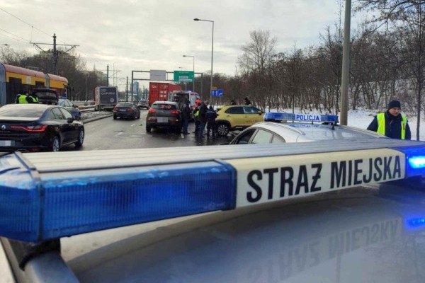 В Варшаве белорус попал в ДТП с тремя автомобилями В Варшаве белорус попал в ДТП с тремя автомобилями