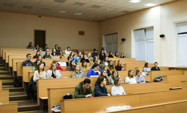 Власти прокомментировали новые правила приема в вузы и рост стоимости учебы